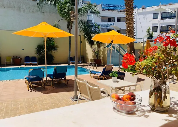 Kassavetis Center - & Апарт-готель