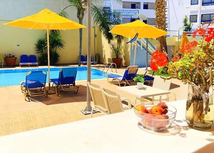 Kassavetis Center - & מלון דירות 3*