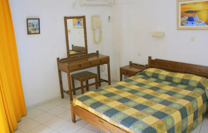 Kassavetis Center - & מלון דירות 3*